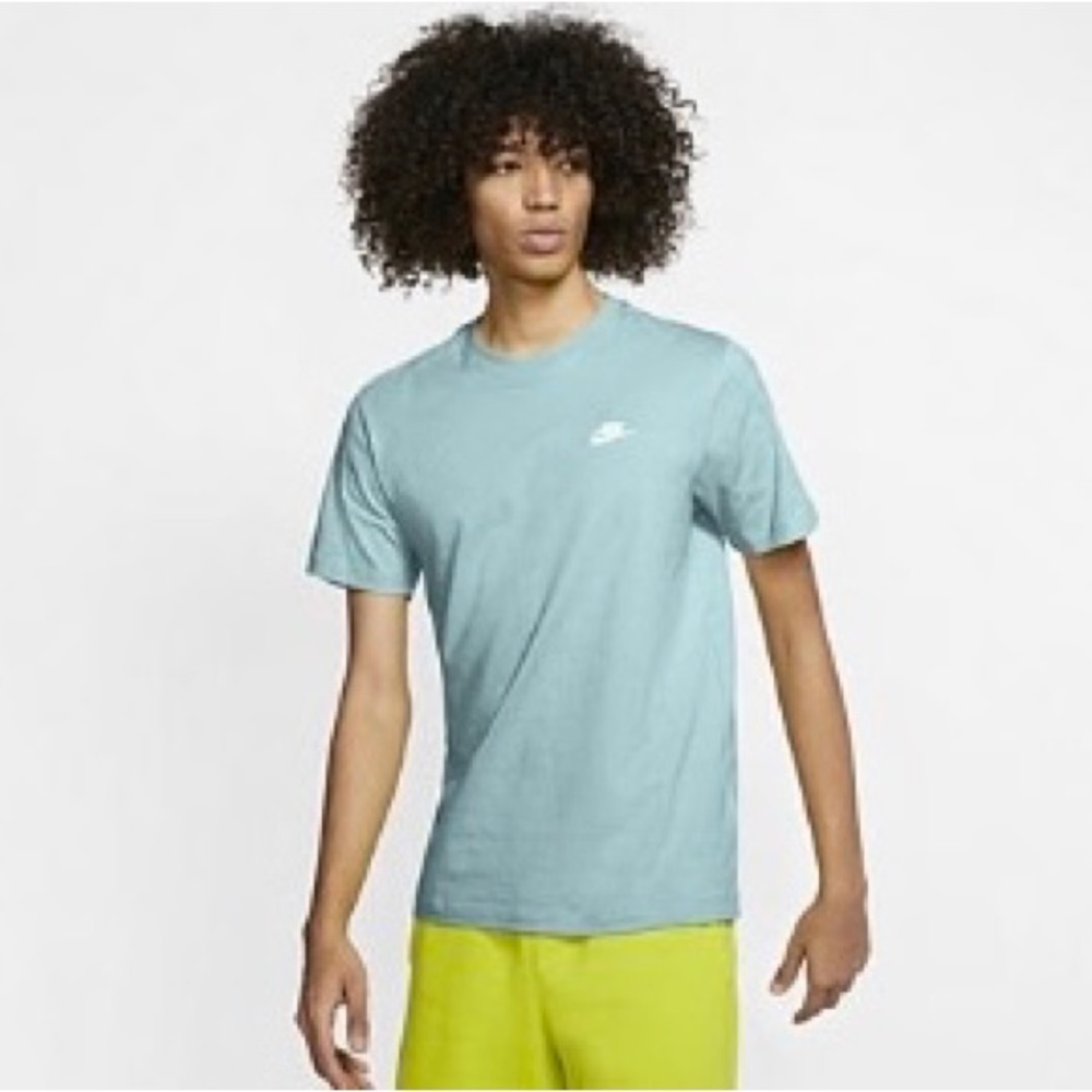 Men’s Nike Short Sleeve Shirt